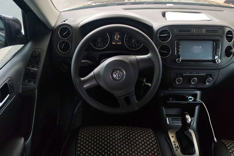 Used Volkswagen Tiguan 2017 300TSI Automatic Two-Wheel Drive Silk Road Luxury Edition Steering Wheel