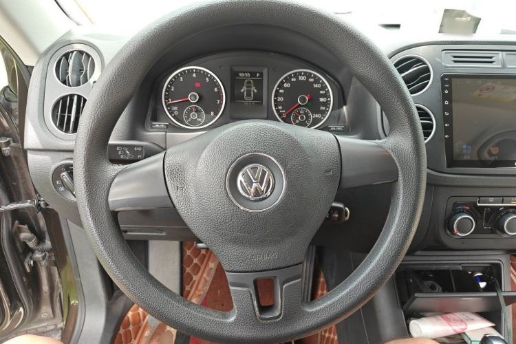 Used Volkswagen Tiguan 2017 300TSI Automatic Two-Wheel Drive Silk Road Luxury Edition Steering Wheel