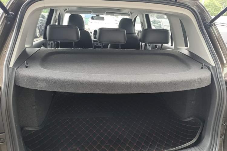 Used Volkswagen Tiguan 2017 300TSI Automatic Two-Wheel Drive Silk Road Comfort Edition Trunk
