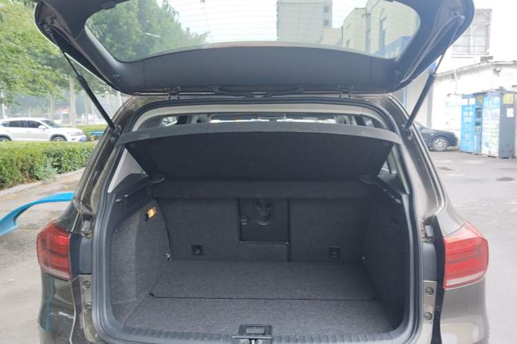 Used Volkswagen Tiguan 2017 300TSI Automatic Two-Wheel Drive Silk Road Comfort Edition Trunk