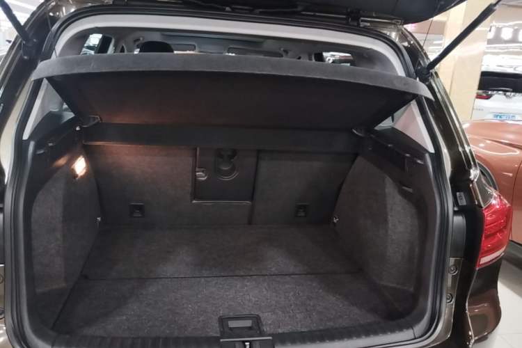 Used Volkswagen Tiguan 2017 300TSI Automatic Two-Wheel Drive Silk Road Comfort Edition Trunk