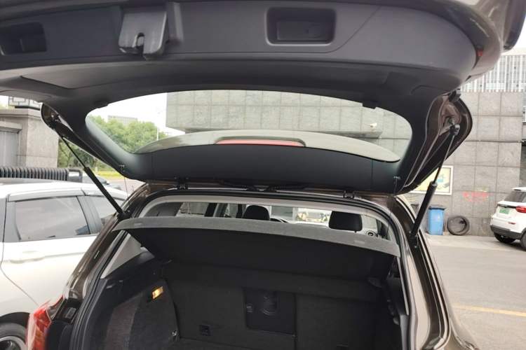 Used Volkswagen Tiguan 2017 300TSI Automatic Two-Wheel Drive Silk Road Luxury Edition Trunk