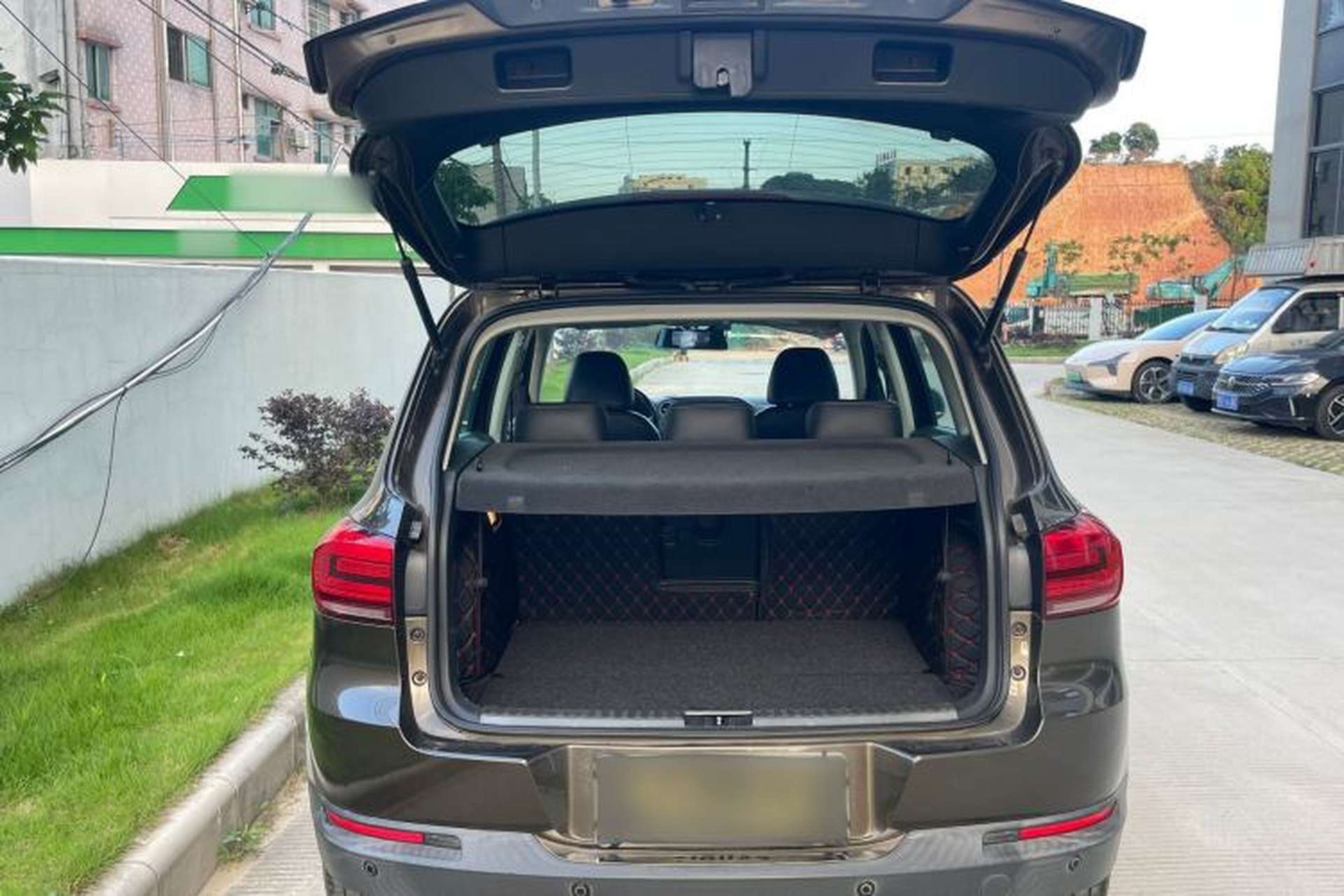 Used Volkswagen Tiguan 2017 300TSI Automatic Two-Wheel Drive Silk Road Luxury Edition Trunk
