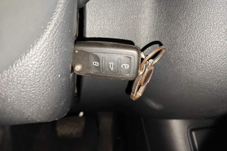 Used Volkswagen Tiguan 2017 300TSI Automatic Two-Wheel Drive Silk Road Luxury Edition Vehicle Key
