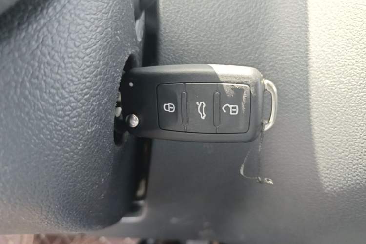 Used Volkswagen Tiguan 2017 300TSI Automatic Two-Wheel Drive Silk Road Comfort Edition Vehicle Key