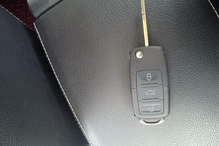 Used Volkswagen Tiguan 2017 300TSI Automatic Two-Wheel Drive Silk Road Comfort Edition Vehicle Key