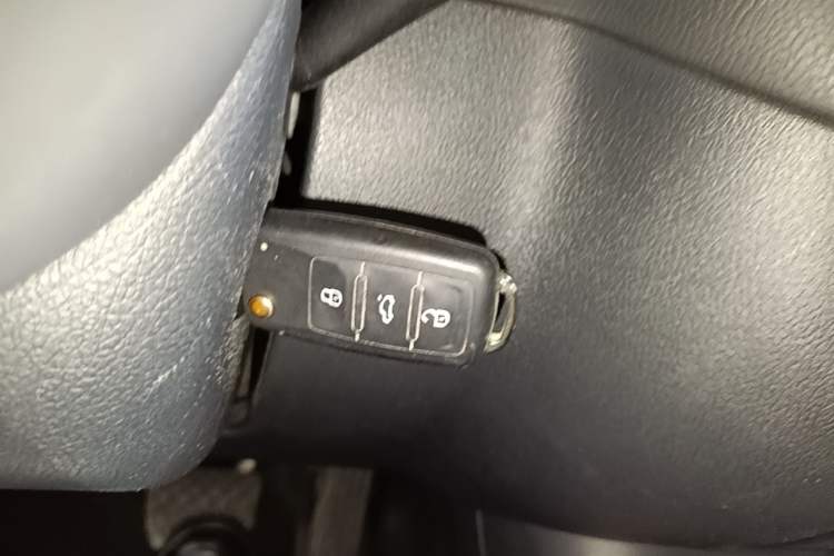 Used Volkswagen Tiguan 2017 300TSI Automatic Two-Wheel Drive Silk Road Comfort Edition Vehicle Key