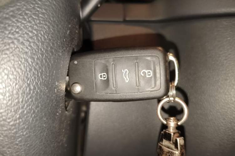 Used Volkswagen Tiguan 2017 300TSI Automatic Two-Wheel Drive Silk Road Luxury Edition Vehicle Key