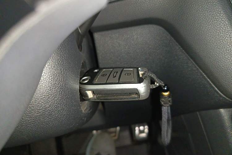 Used Volkswagen Tiguan 2017 330TSI All-Wheel-Drive Innovation Model Vehicle Key
