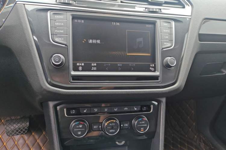 Used Volkswagen Tiguan 2017 330TSI All-Wheel-Drive Innovation Model Audio And AC Panel