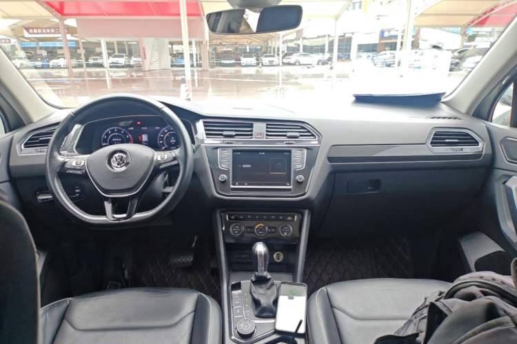 Used Volkswagen Tiguan 2017 330TSI All-Wheel-Drive Innovation Model Center Console
