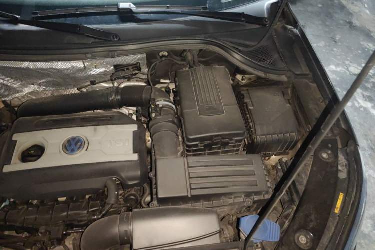 Used Volkswagen Tiguan 2017 300TSI Automatic Two-Wheel Drive Silk Road Comfort Edition Engine Bay Left