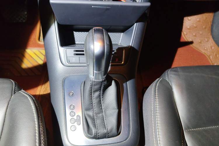 Used Volkswagen Tiguan 2017 300TSI Automatic Two-Wheel Drive Silk Road Comfort Edition Gear Lever