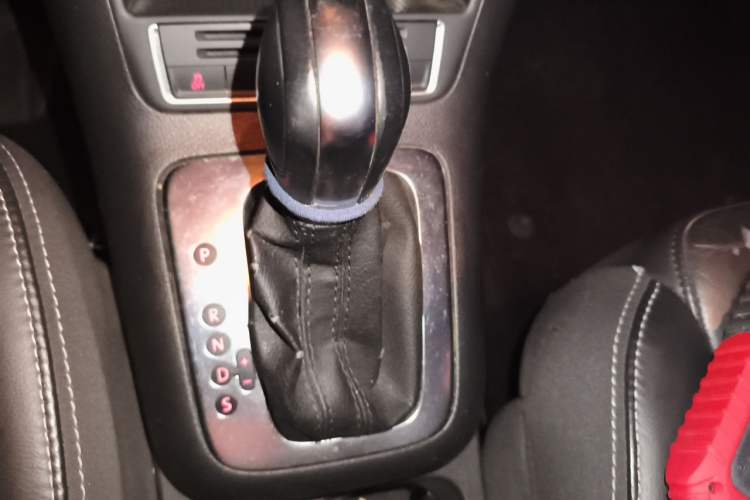 Used Volkswagen Tiguan 2017 300TSI Automatic Two-Wheel Drive Silk Road Comfort Edition Gear Lever