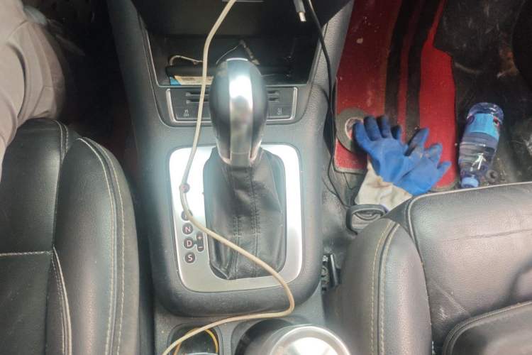 Used Volkswagen Tiguan 2017 300TSI Automatic Two-Wheel Drive Silk Road Comfort Edition Gear Lever
