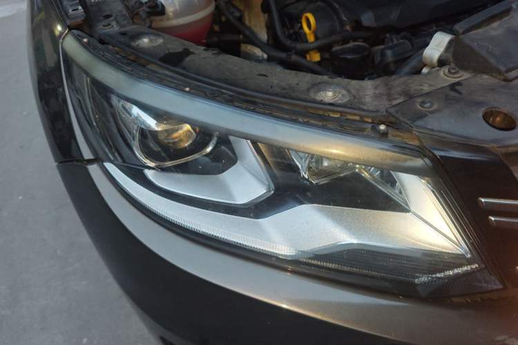 Used Volkswagen Tiguan 2017 300TSI Automatic Two-Wheel Drive Silk Road Comfort Edition Right Front Headlight