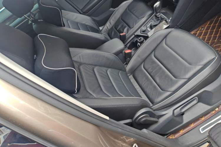 Used Volkswagen Tiguan 2017 330TSI All-Wheel-Drive Innovation Model Right Front Seat