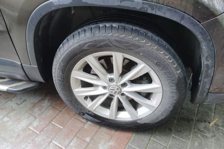Used Volkswagen Tiguan 2017 300TSI Automatic Two-Wheel Drive Silk Road Comfort Edition Right Front Wheel Hub