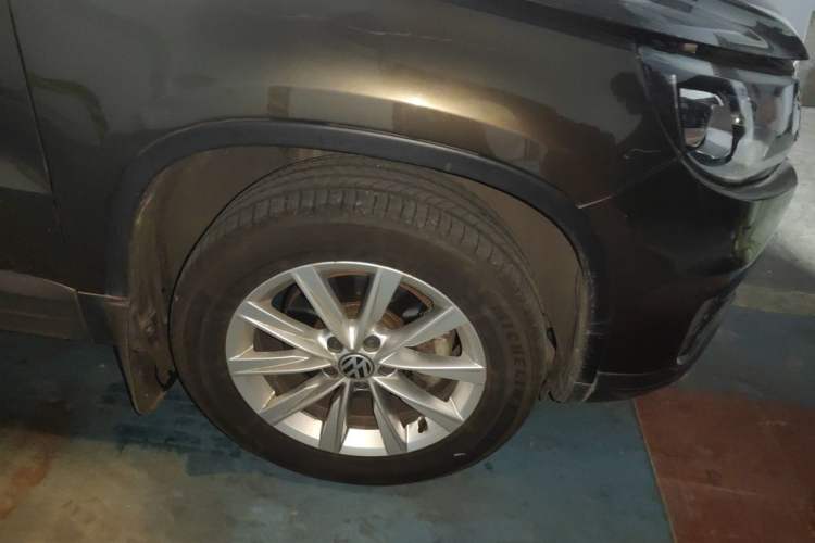 Used Volkswagen Tiguan 2017 300TSI Automatic Two-Wheel Drive Silk Road Comfort Edition Right Front Wheel Hub