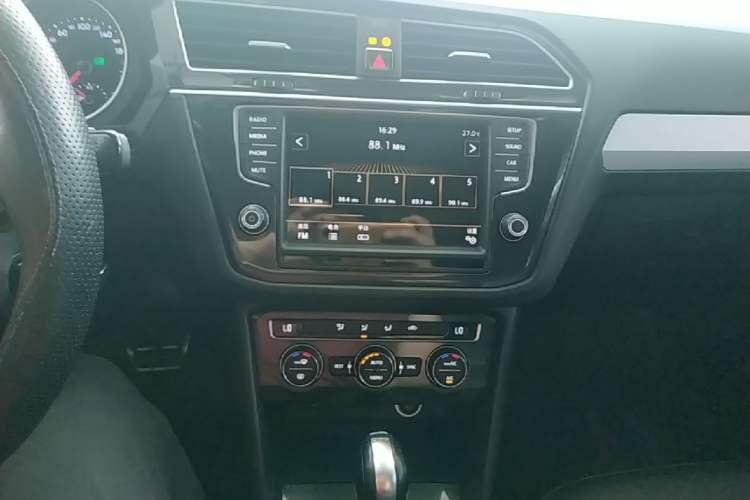 Used Volkswagen Tiguan 2017 280TSI Two-Wheel-Drive Elite Version Audio And AC Panel