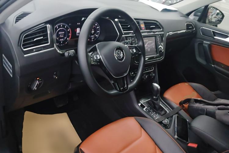Used Volkswagen Tiguan 2017 330TSI All-Wheel-Drive Innovation Model Center Console