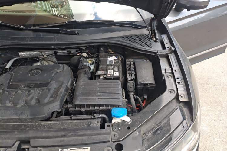 Used Volkswagen Tiguan 2017 330TSI All-Wheel-Drive Innovation Model Engine Bay Left