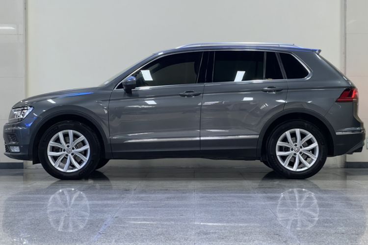 Used Volkswagen Tiguan 2017 330TSI All-Wheel-Drive Innovation Model Exterior 6