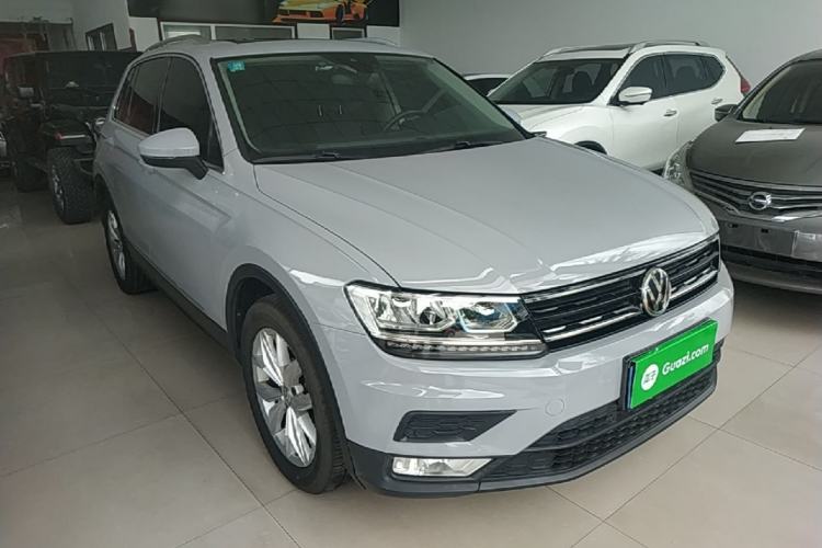 Used Volkswagen Tiguan 2017 280TSI Two-Wheel-Drive Elite Version Front Right 45 Deg