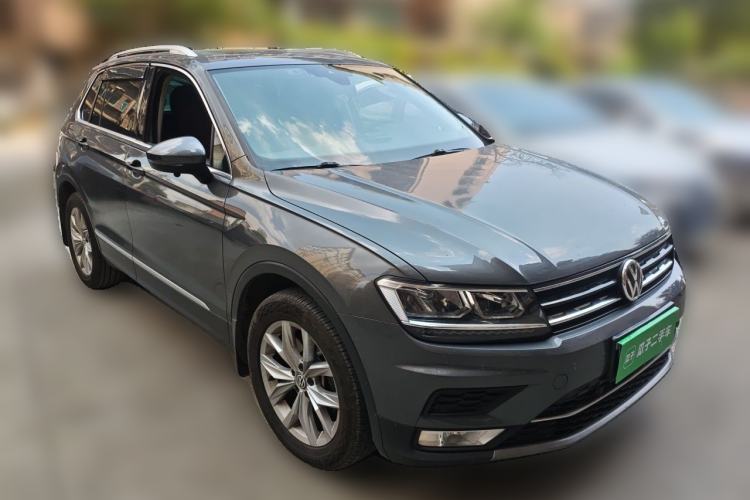 Used Volkswagen Tiguan 2017 330TSI All-Wheel-Drive Innovation Model Front Right 45 Deg