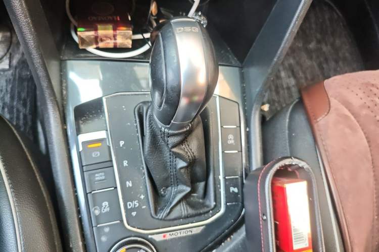 Used Volkswagen Tiguan 2017 330TSI All-Wheel-Drive Innovation Model Gear Lever