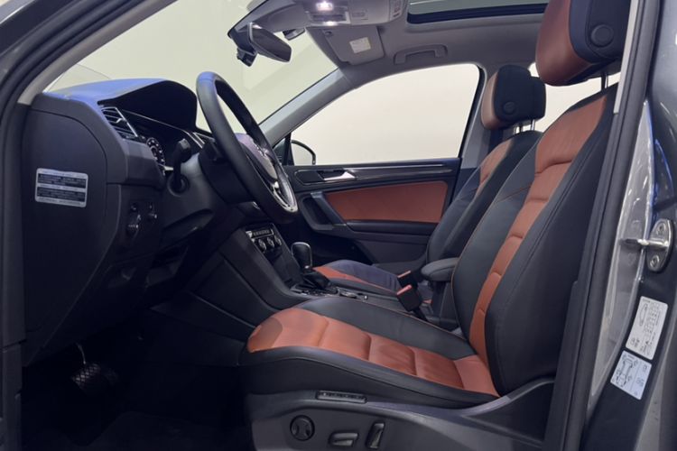 Used Volkswagen Tiguan 2017 330TSI All-Wheel-Drive Innovation Model Interior 4
