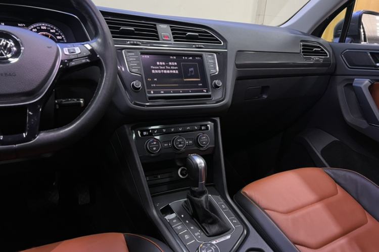 Used Volkswagen Tiguan 2017 330TSI All-Wheel-Drive Innovation Model Interior 5