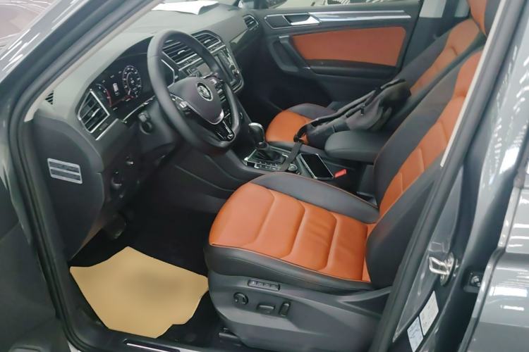 Used Volkswagen Tiguan 2017 330TSI All-Wheel-Drive Innovation Model Left Front Seat