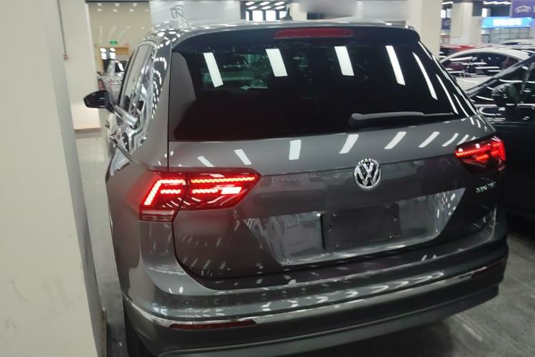 Used Volkswagen Tiguan 2017 330TSI All-Wheel-Drive Innovation Model Rear Left 45 Deg