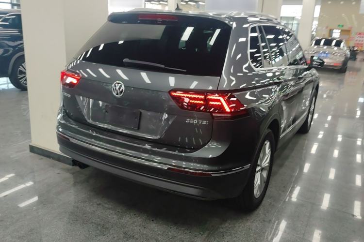 Used Volkswagen Tiguan 2017 330TSI All-Wheel-Drive Innovation Model Rear Right 45 Deg