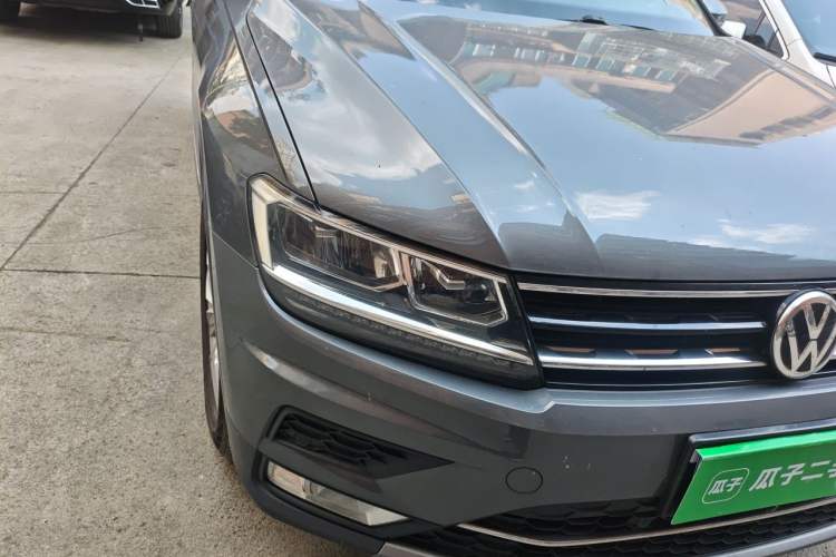 Used Volkswagen Tiguan 2017 330TSI All-Wheel-Drive Innovation Model Right Front Headlight