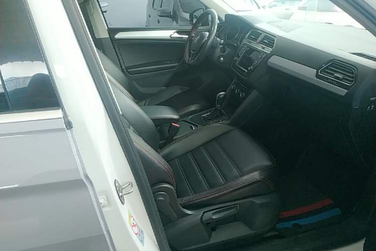 Used Volkswagen Tiguan 2017 280TSI Two-Wheel-Drive Elite Version Right Front Seat
