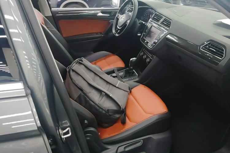 Used Volkswagen Tiguan 2017 330TSI All-Wheel-Drive Innovation Model Right Front Seat