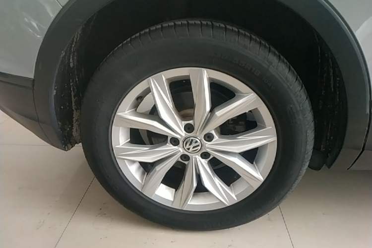 Used Volkswagen Tiguan 2017 280TSI Two-Wheel-Drive Elite Version Right Rear Wheel Hub