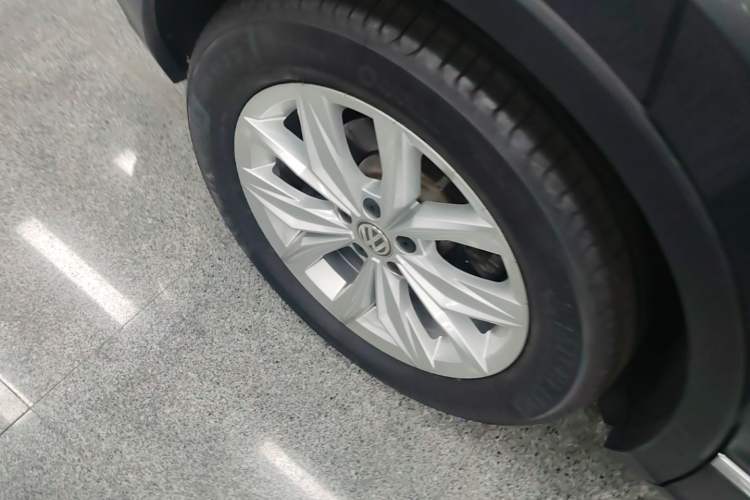 Used Volkswagen Tiguan 2017 330TSI All-Wheel-Drive Innovation Model Right Rear Wheel Hub