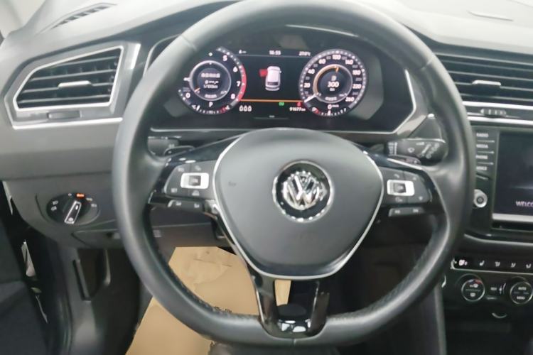 Used Volkswagen Tiguan 2017 330TSI All-Wheel-Drive Innovation Model Steering Wheel