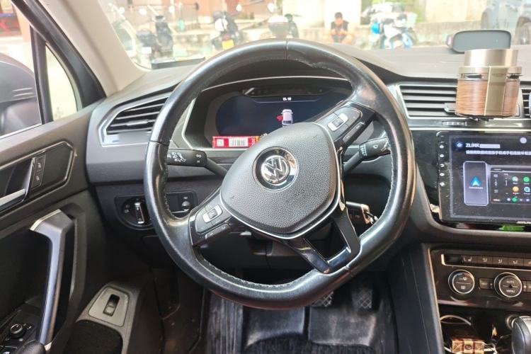Used Volkswagen Tiguan 2017 330TSI All-Wheel-Drive Innovation Model Steering Wheel