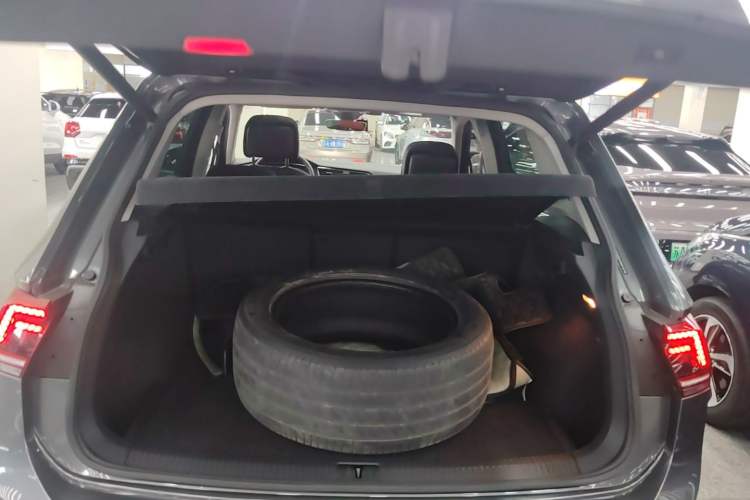 Used Volkswagen Tiguan 2017 330TSI All-Wheel-Drive Innovation Model Trunk