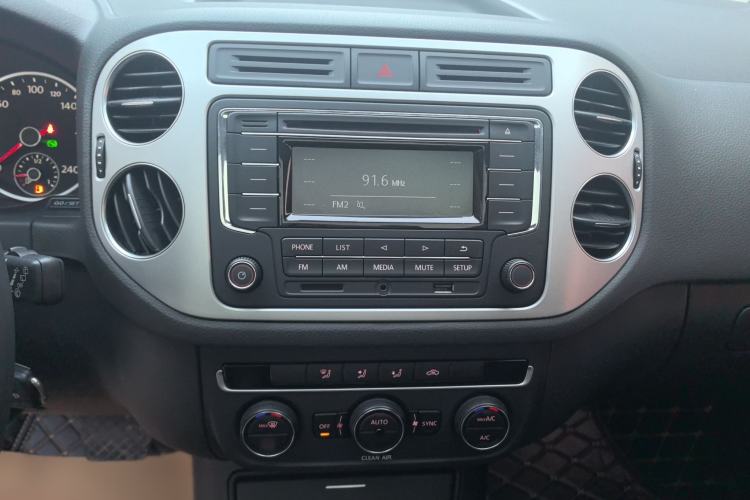 Used Volkswagen Tiguan 2017 300TSI Automatic Two-Wheel Drive Silk Road Comfort Edition Audio And AC Panel
