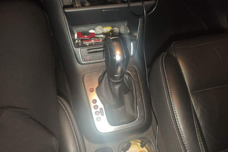 Used Volkswagen Tiguan 2017 300TSI Automatic Two-Wheel Drive Silk Road Comfort Edition Gear Lever
