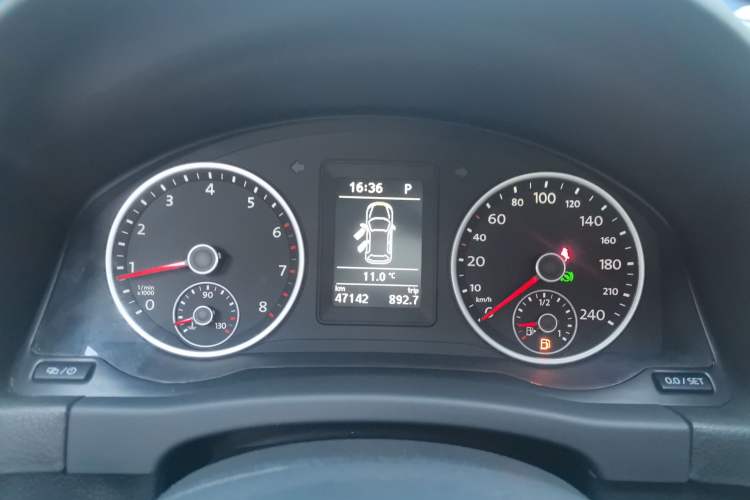 Used Volkswagen Tiguan 2017 300TSI Automatic Two-Wheel Drive Silk Road Comfort Edition Instrument Cluster