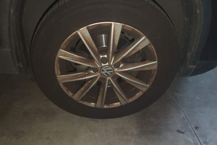 Used Volkswagen Tiguan 2017 300TSI Automatic Two-Wheel Drive Silk Road Comfort Edition Right Front Wheel Hub