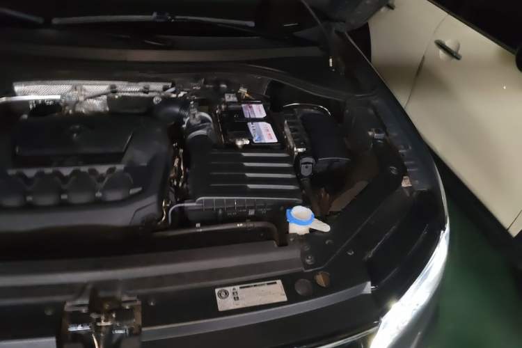 Used Volkswagen Tiguan 2017 330TSI All-Wheel-Drive Innovation Model Engine Bay Left