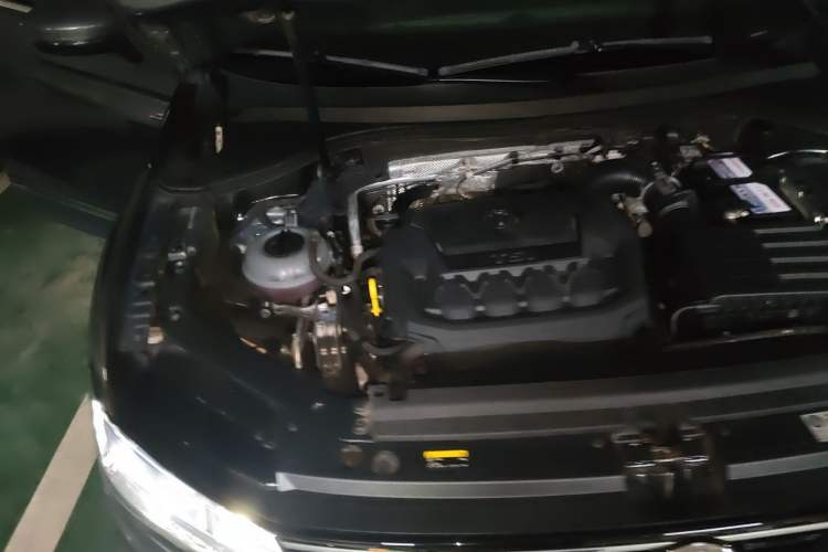 Used Volkswagen Tiguan 2017 330TSI All-Wheel-Drive Innovation Model Engine Bay Right