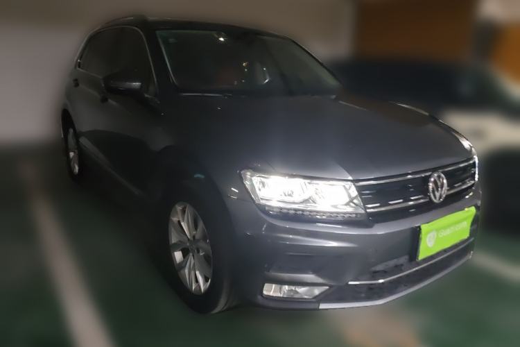 Used Volkswagen Tiguan 2017 330TSI All-Wheel-Drive Innovation Model Front Right 45 Deg
